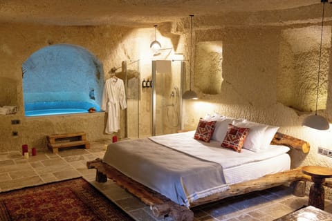 Luxury Double Room, Courtyard View | Soundproofing, free WiFi