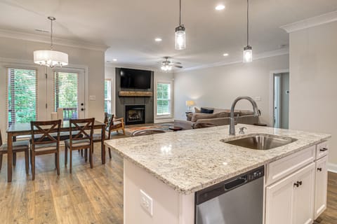 House (3 Bedrooms) | Interior
