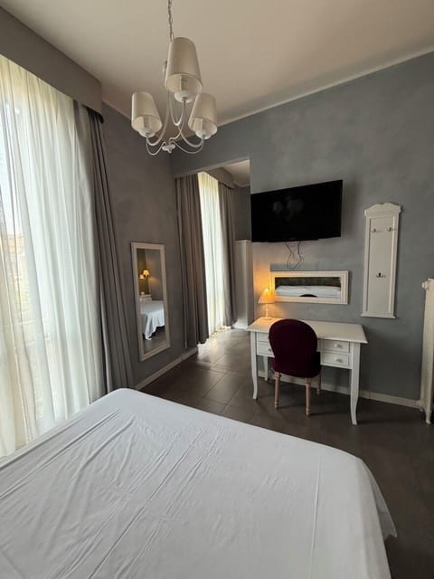Egyptian cotton sheets, premium bedding, down comforters