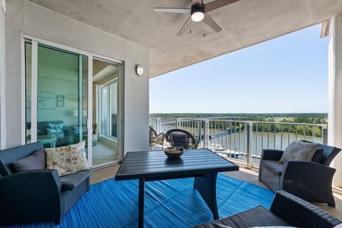 Wharf 821 Waterfront Balcony