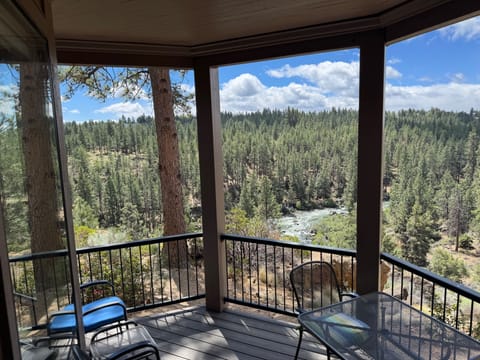 Condo, 2 Bedrooms | Property grounds