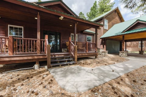 Lakeview Cabin in Pagosa Springs CO - exterior view.