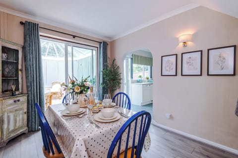 The dining room seats up to 4 people and is ideal for a sit down meal. With plenty of natural lighting and an opening to the kitchen, this makes the perfect social space to cook and dine.
