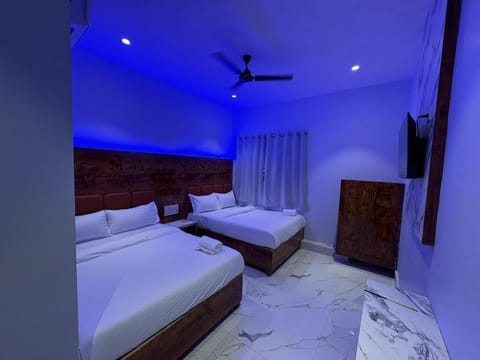 Family Quadruple Room | Desk, free WiFi