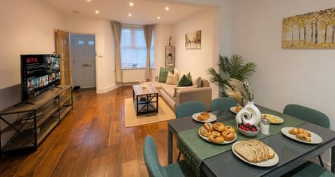 House, 3 Bedrooms | Dining