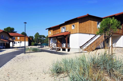 Grassy open spaces between the houses give kids room to run while you take in the pine-scented air.