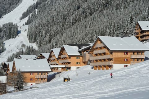 Le Grand Lodge in winter — five traditional Savoyard chalets blanketed in snow, just 800 m from the Châtel ski lifts.