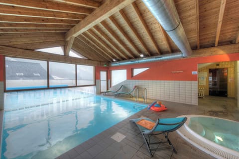 Take a dip in the heated indoor/outdoor pool after a day on the pistes or the summer hiking trails — pure alpine relaxation, whatever the season.