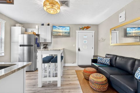 Direct Gulf Front – Venice Villas Coastal Chic (7887)