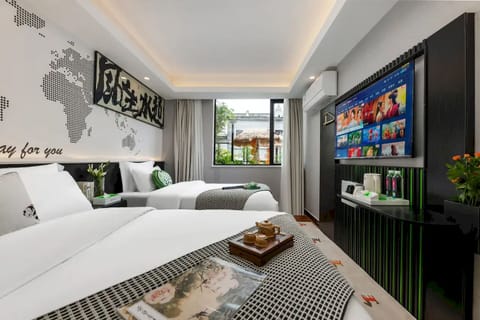 Luxury Twin Room, City View | In-room safe, laptop workspace, blackout drapes, free WiFi