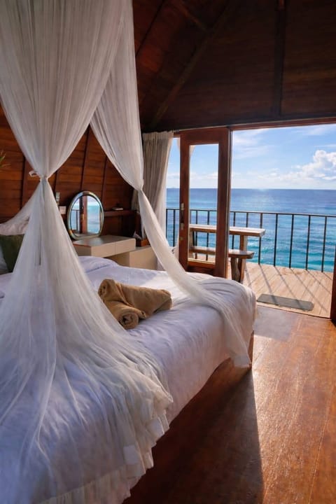 Panoramic Cottage, 1 Queen Bed, Balcony, Sea View | Free WiFi, bed sheets