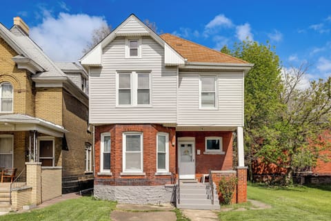 Niagara Falls Vacation Rental | 4BR | 2BA | 2,697 Sq Ft | Stairs Required