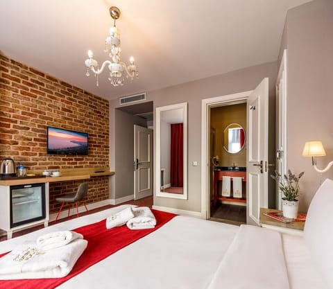 Deluxe Double Room | In-room safe, blackout drapes, iron/ironing board, free WiFi
