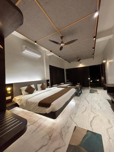 Blackout drapes, soundproofing, iron/ironing board, WiFi (free)