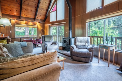 Welcome To Kennedy Mountain Chalet!