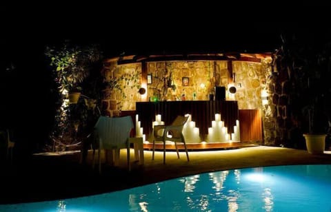 Poolside bar