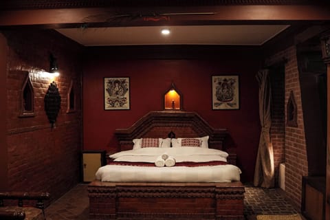 Deluxe Suite, City View | Desk, WiFi (free)