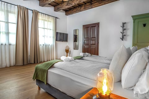 Comfort Apartment, Courtyard View | Blackout drapes, iron/ironing board (on request), WiFi (free)