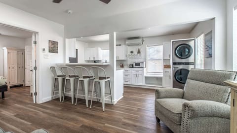 Apartment, 1 Queen Bed with Sofa bed, Balcony, Partial Ocean View (1117 Ocean D) | Interior