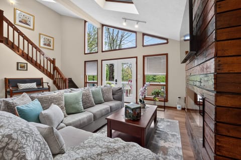 House, 3 Bedrooms | Living area | Smart TV, streaming services