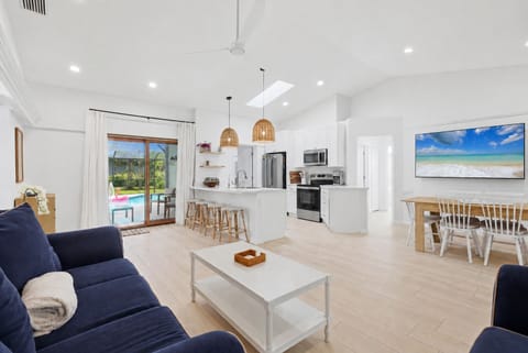 House, 3 Bedrooms | Living area | Smart TV