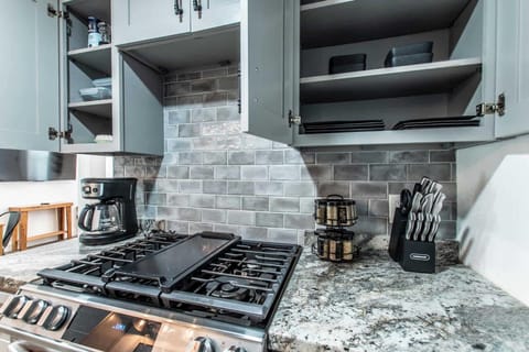 Apartment, 1 Queen Bed with Sofa bed, Kitchen, Garden View (1117 Ocean C) | Private kitchen