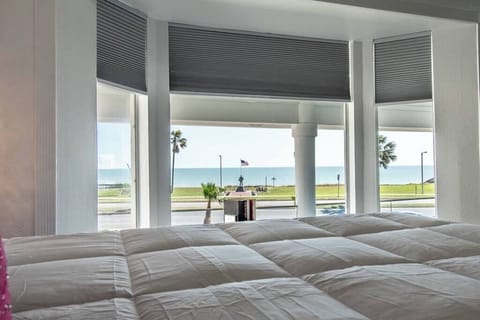 House, Multiple Beds, Pool Access, Ocean View (3553 + 3554 Ocean) | 9 bedrooms, individually decorated, individually furnished, bed sheets