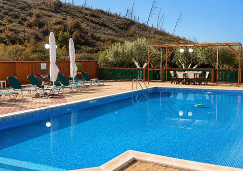Outdoor Common Pool, perfect to relax under the sun