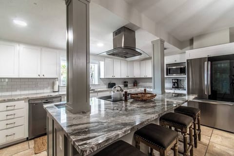 House, Multiple Beds, Pool Access, Partial Ocean View (100+4129Ocean) | Private kitchen