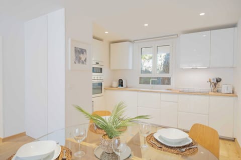 Apartment | Private kitchen | Fridge, microwave, oven, stovetop