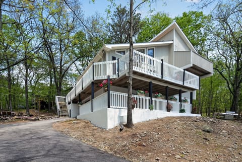 Cottage, House, City, Outdoors, Nature