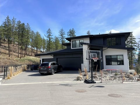 Please park on the far left side of the driveway.