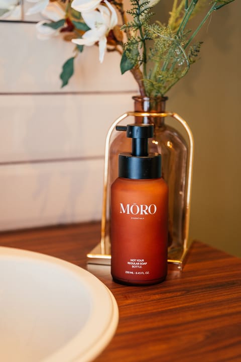 Luxury Quadruple Room | Bathroom | Shower, rainfall showerhead, free toiletries, hair dryer