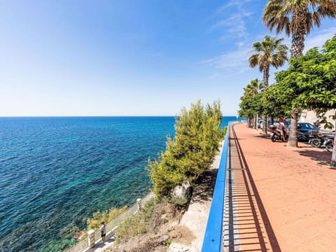 Blue, Body Of Water, Sea, Coast, Coastal And Oceanic Landforms, Horizon, Ocean, Beach, Shore, Tropics