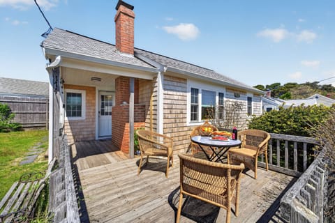 Welcome to The Jib, your cozy Cape Cod getaway!
Relax, unwind, and enjoy every moment of your stay by the shore.
