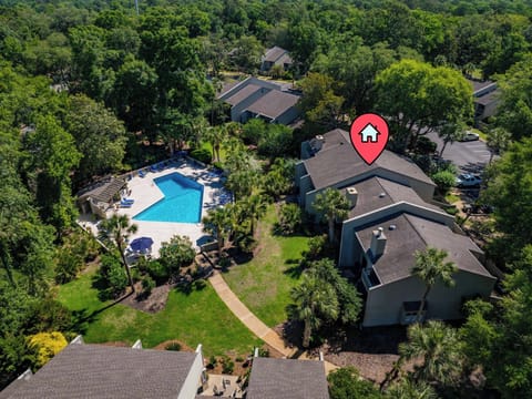 Relaxed vacation home with easy access to nearby beaches, dining, and activities.