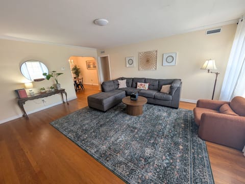 Large living room with plenty of seating