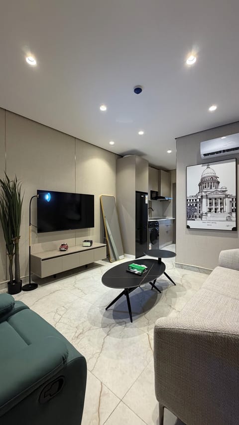 Apartment, 1 Bedroom, Accessible, Smoking | Living room
