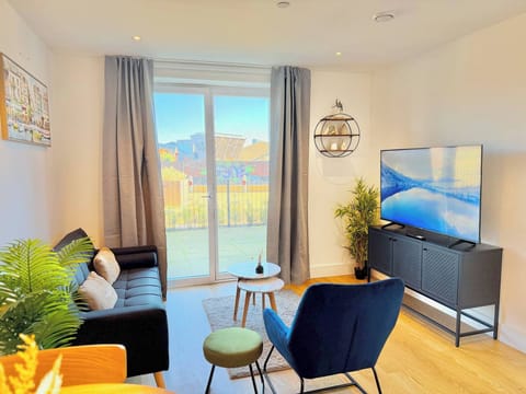 Apartment, 1 Bedroom, Accessible, Smoking | Living area