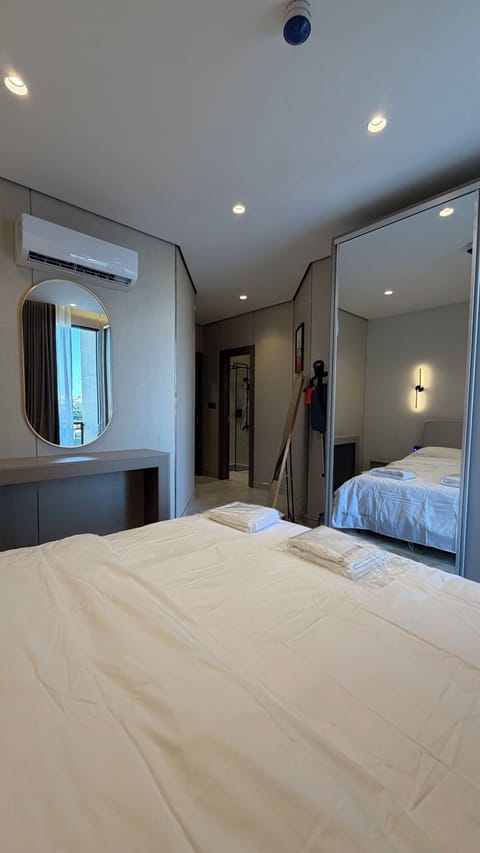 Apartment, 2 Bedrooms, Accessible, Smoking | 2 bedrooms