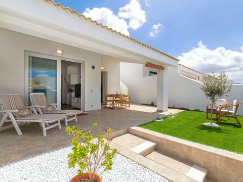 Furniture, Shrub, Garden, Outdoor Furniture, Shade, Outdoor Table, Chair, Patio, Backyard, Yard