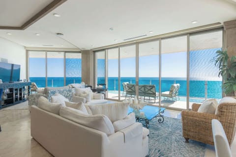 🌅🥂 Oceanfront elegance, five-star comfort, unforgettable memories. ✨🏖️