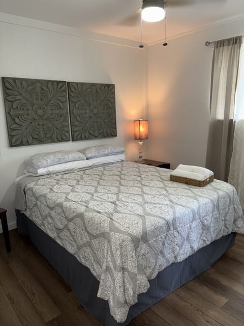 Queen size bed 