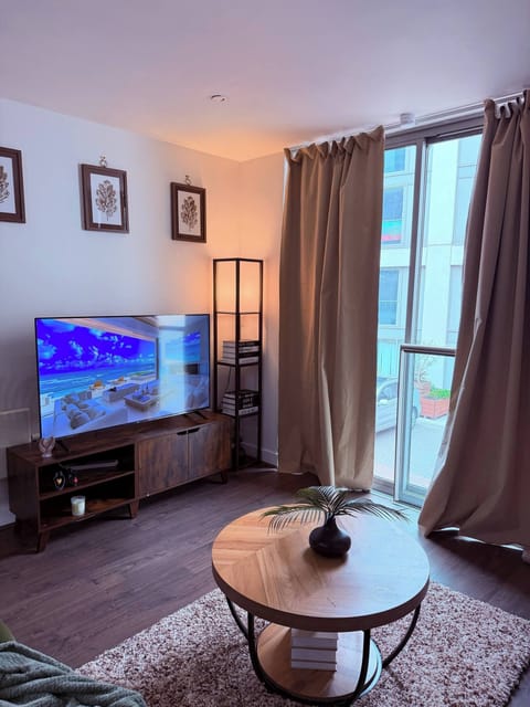 Apartment, 1 Bedroom, Accessible, Fireplace | Living room