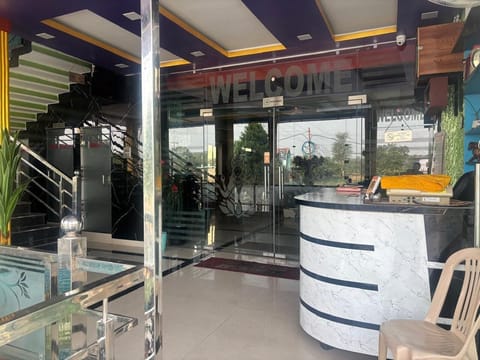 Deluxe Room | Lobby