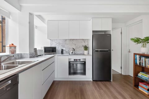 New kitchen perfect to cook with stone bench tops, oven, stove top. full size fridge and dishwasher. perfect for long or short stays. 