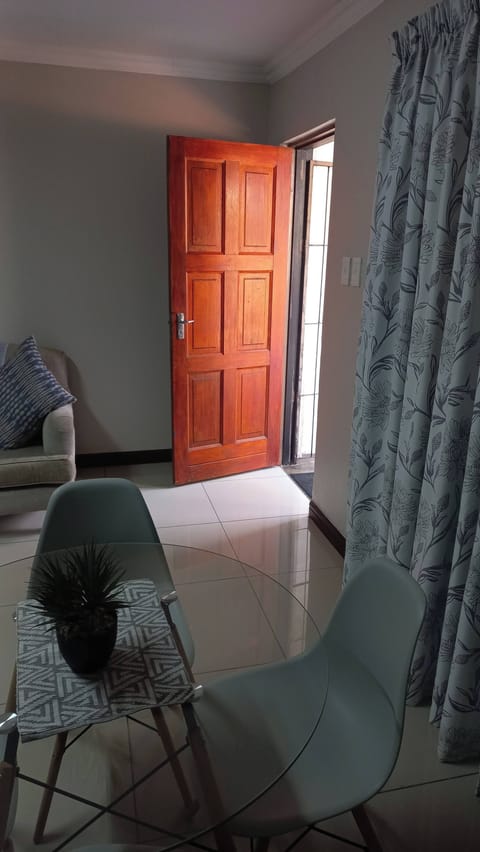 Apartment, 1 Bedroom, Patio | Living room
