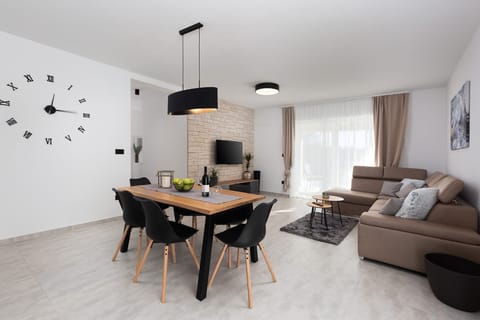 House | Living room | Smart TV, Netflix