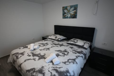 House | Iron/ironing board, free WiFi