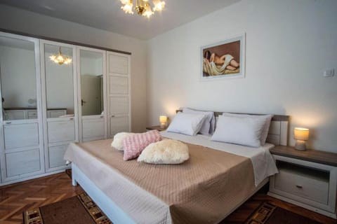 Apartment (A1) | In-room safe, iron/ironing board, free WiFi